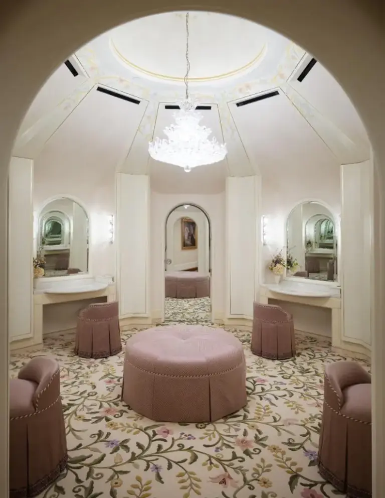 The Bride’s Room inside the San Diego California Temple. (San...