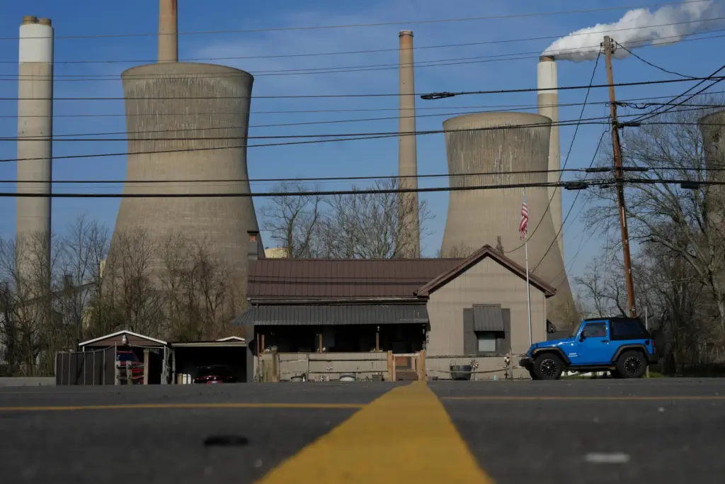 FILE – American Electric Power’s John Amos coal-fired plant in...