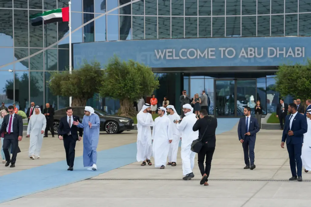 Marco Rubio walks with UAE Foreign Minister Sheikh Abdullah bin Zayed bin Sultan Al Nahyan.