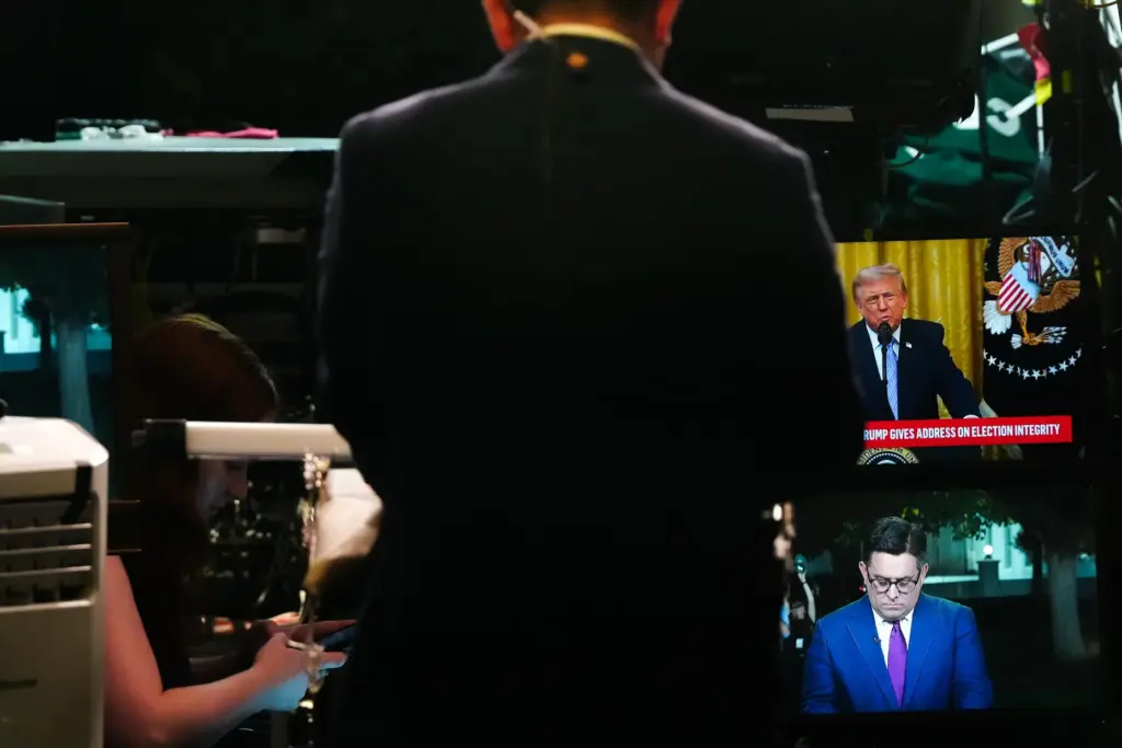 CBS News correspondent Ed O'Keefe prepares to film a stand-up.