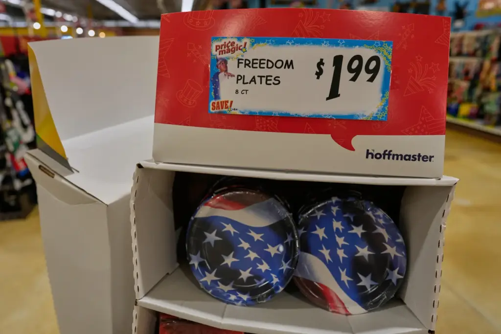 American Flag themed freedom plates are for sale at Jungle...