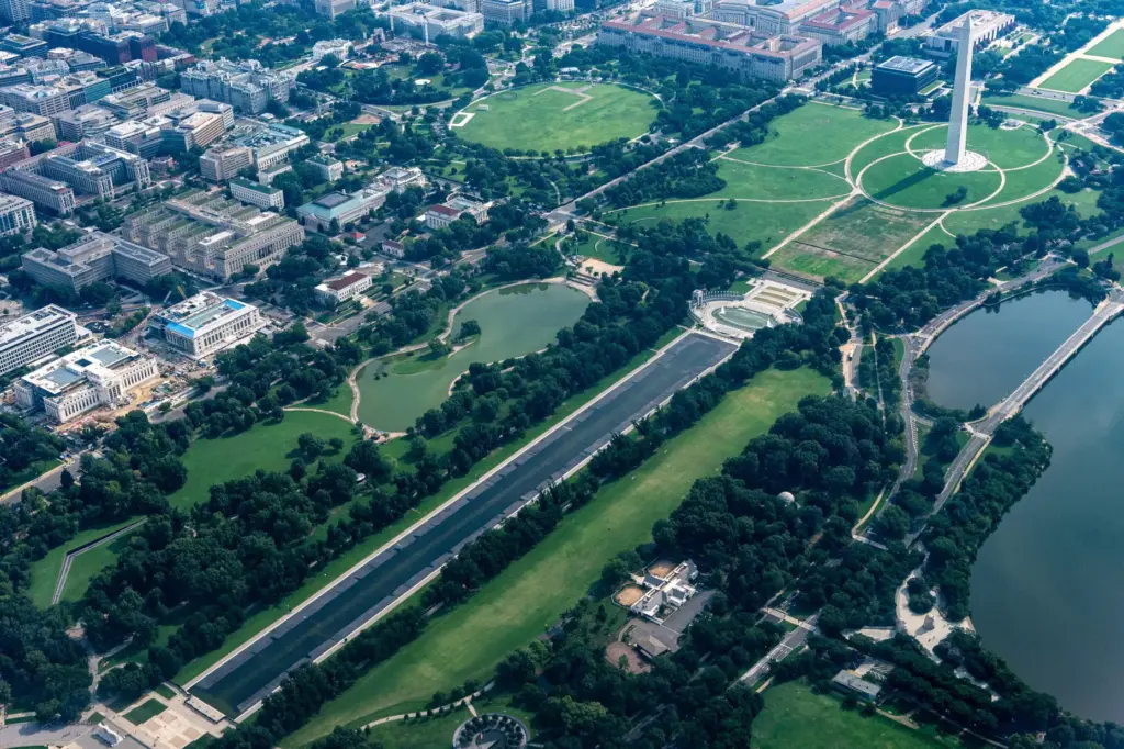 The Washington Monument, top right, the White House, top center...